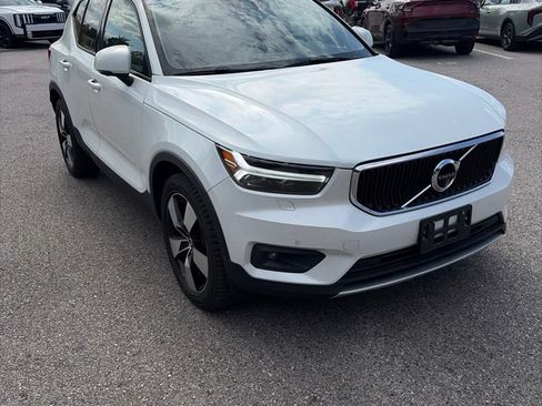 Used 2021 Volvo XC40 T5 Momentum w/ Premium Package AWD/4WD image 1