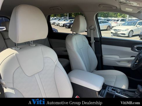 Used 2025 Kia Sorento S FWD image 29