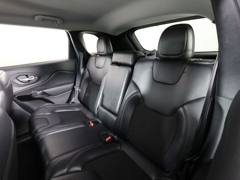 Used 2020 Jeep Cherokee Latitude Plus image 15