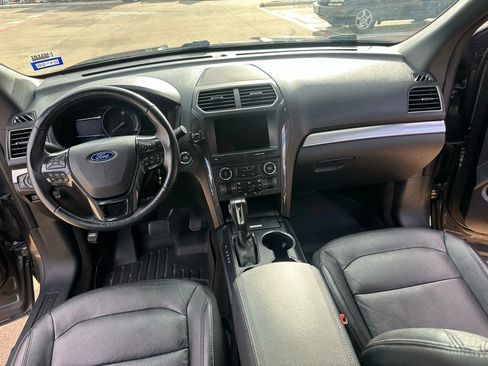 Used 2018 Ford Explorer XLT w/ Equipment Group 202A image 15