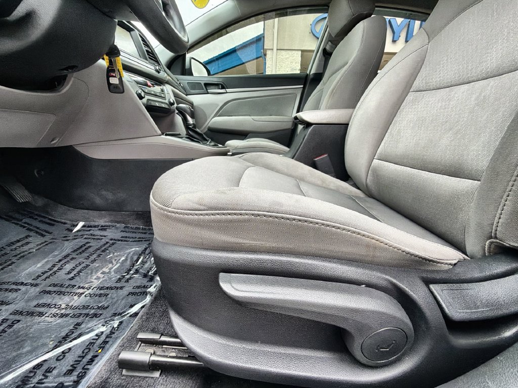 Used 2017 Hyundai Elantra SE FWD image 14