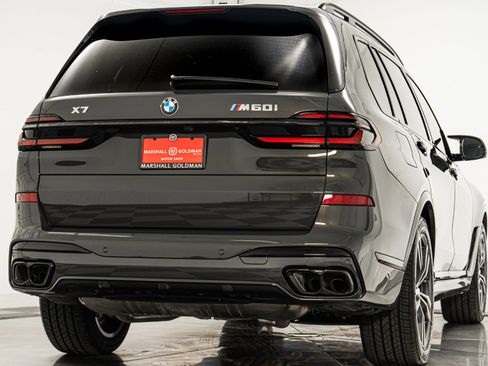 Used 2025 BMW X7 M60i image 9