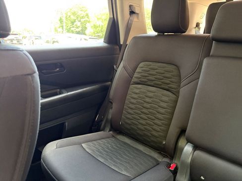 Used 2025 Nissan Pathfinder SV FWD image 42