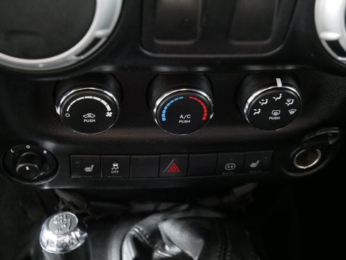 Used 2011 Jeep Wrangler Sahara w/ Dual Top Group AWD/4WD image 23