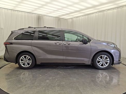 Certified 2021 Toyota Sienna XSE w/ XSE Plus Package AWD/4WD image 30