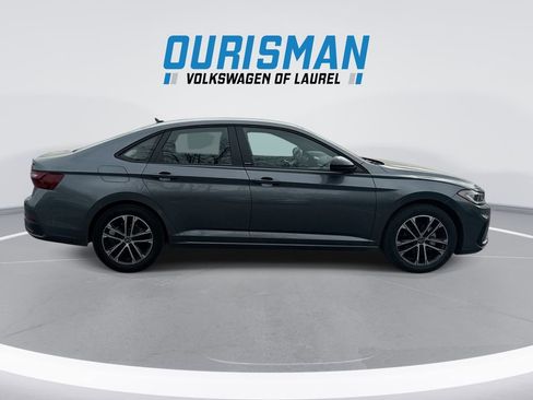 Used 2025 Volkswagen Jetta Sport FWD image 9