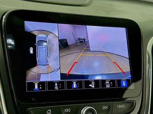 Used 2022 Chevrolet Equinox Premier AWD/4WD image 16
