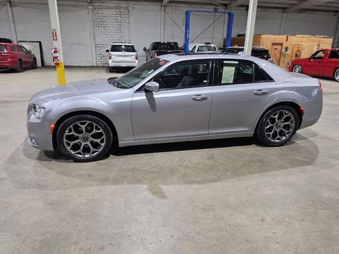 Used 2018 Chrysler 300 S w/ Safetytec Plus Group RWD image 4