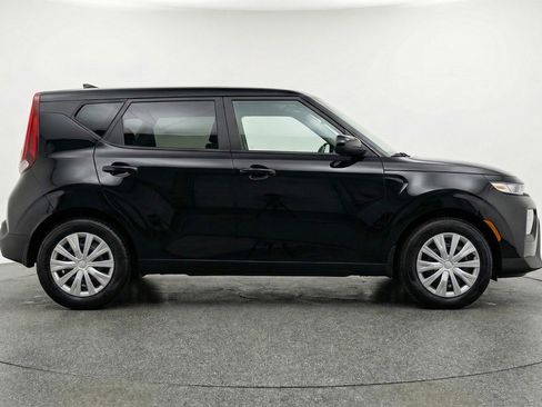 Used 2025 Kia Soul LX w/ LX Technology Package image 11