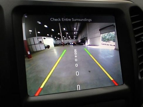 Used 2017 Jeep Cherokee Latitude w/ Comfort/Convenience Group image 6