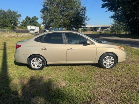Used 2010 Hyundai Elantra GLS FWD image 6
