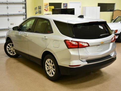 Used 2019 Chevrolet Equinox LS w/ LS Convenience Package image 9