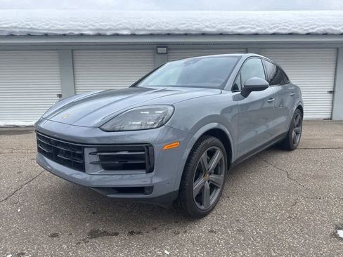 Used 2024 Porsche Cayenne Coupe image 1
