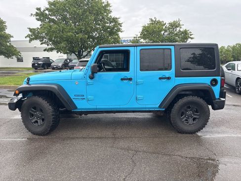 Used 2018 Jeep Wrangler Unlimited Sport w/ Connectivity Group AWD/4WD image 5