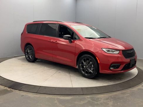 New 2026 Chrysler Pacifica Select w/ S Appearance Package image 7