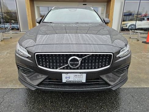 Certified 2025 Volvo V60 B5 Cross Country Plus image 2