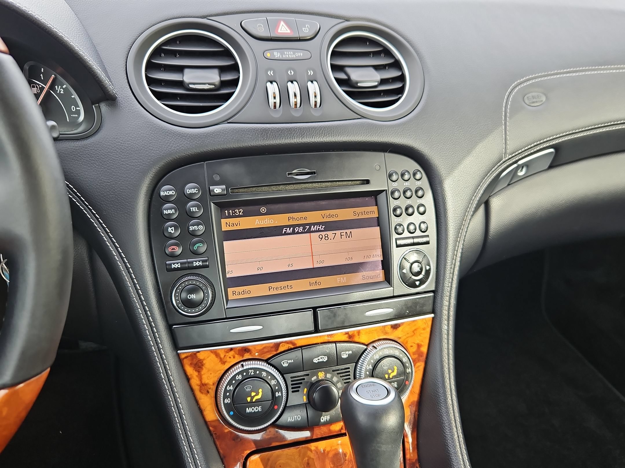 Used 2012 Mercedes-Benz SL 550 image 19
