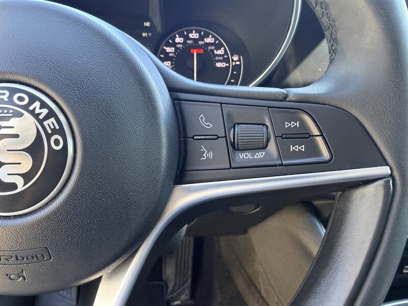 Used 2018 Alfa Romeo Giulia AWD image 13