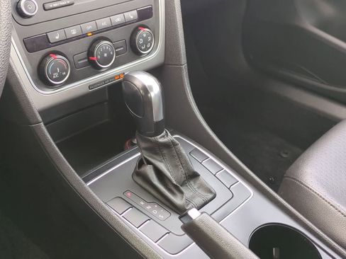 Used 2013 Volkswagen Passat 2.5 S FWD image 29