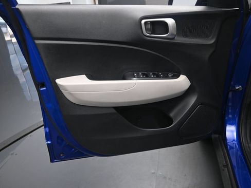 Used 2024 Hyundai Venue SEL FWD image 20