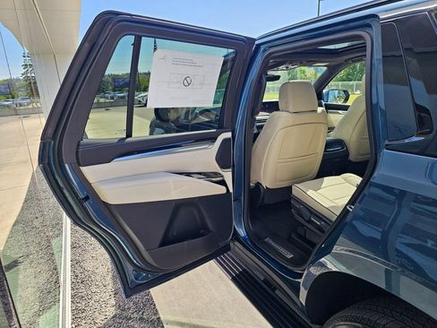 New 2026 Cadillac Escalade Sport w/ LPO, ONYX Package AWD/4WD image 16