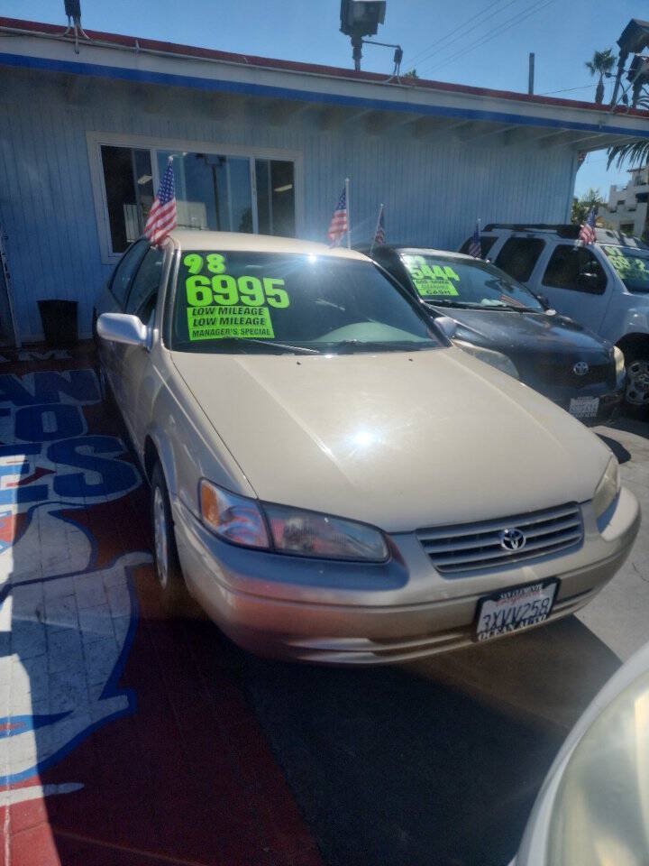 Used 1998 Toyota Camry LE FWD image 1