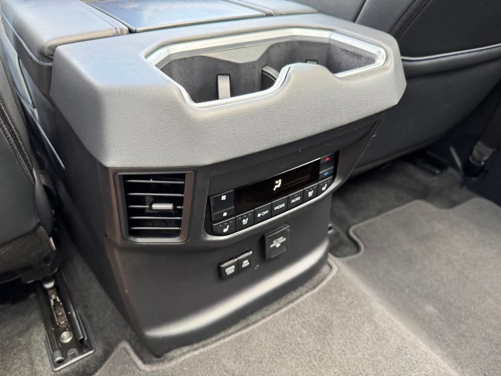 Used 2025 Toyota Sequoia Platinum AWD/4WD image 22