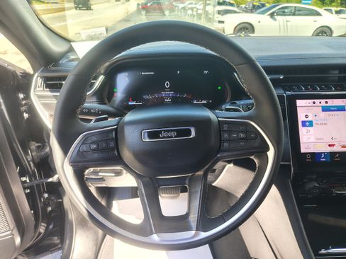 Certified 2024 Jeep Grand Cherokee Limited w/ Black Appearance Package AWD/4WD image 32