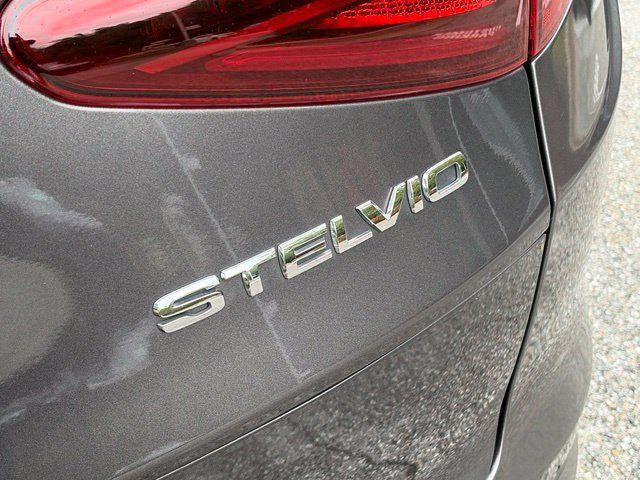 Used 2022 Alfa Romeo Stelvio Ti AWD/4WD image 16