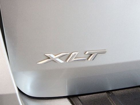 Used 2022 Ford Explorer XLT image 41