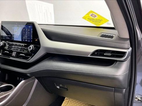 Used 2022 Toyota Highlander Platinum FWD image 16