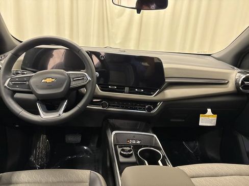 New 2026 Chevrolet Equinox LT w/ Convenience Package II FWD image 17