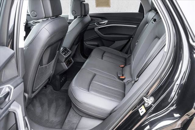 Used 2024 Audi Q8 e-tron Premium Plus AWD/4WD image 23
