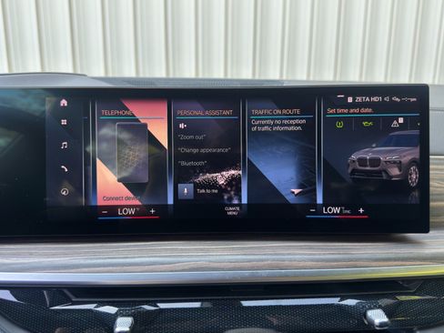 Used 2023 BMW X7 xDrive40i w/ M Sport Package AWD/4WD image 29