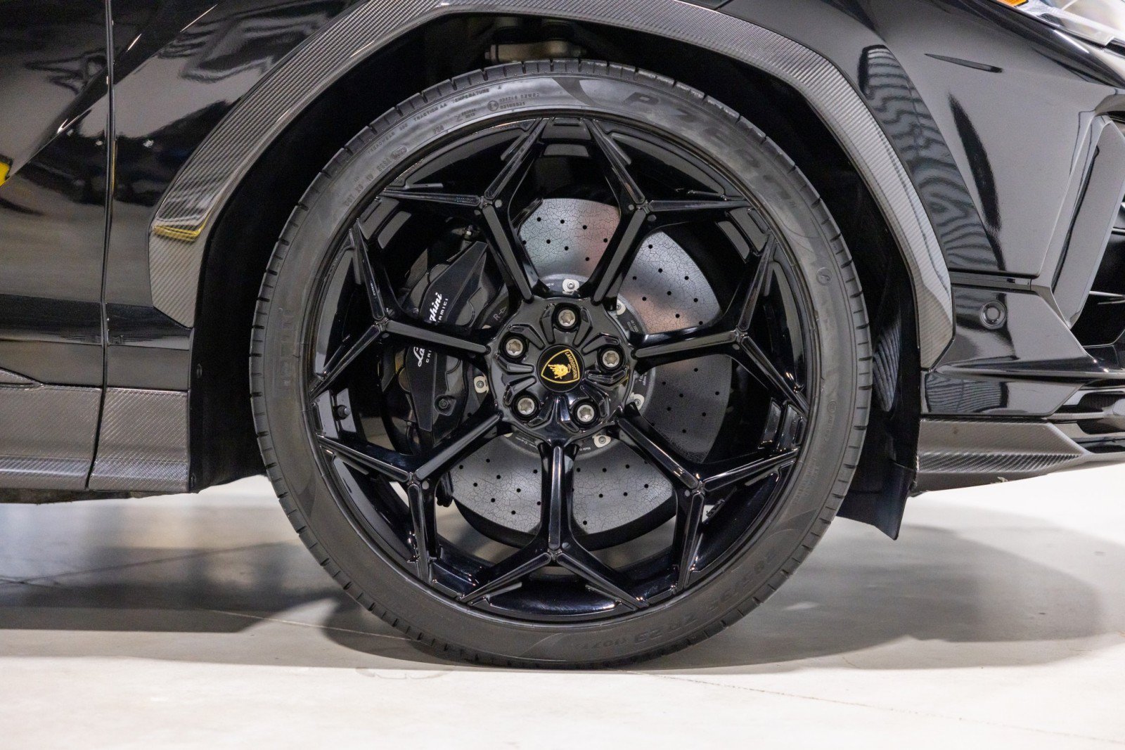 Used 2024 Lamborghini Urus Performante AWD/4WD image 25