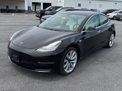 Used 2020 Tesla Model 3 RWD image 2