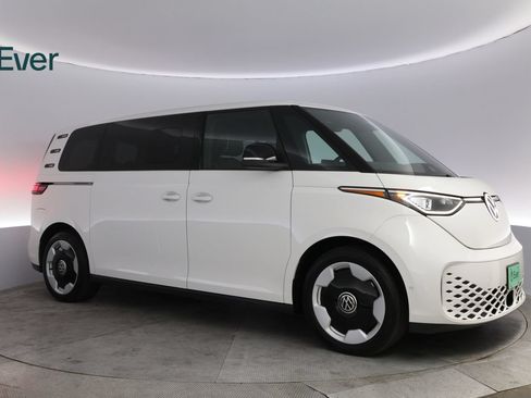 Used 2025 Volkswagen ID. Buzz Pro S RWD image 14