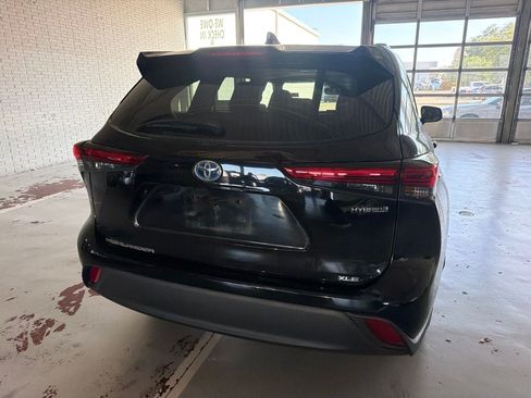 Used 2023 Toyota Highlander XLE FWD image 6