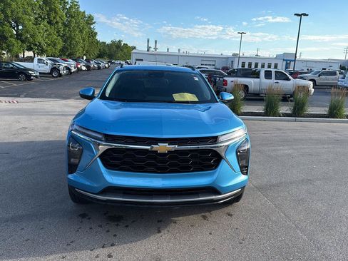 Used 2025 Chevrolet Trax LT w/ Driver Confidence Package FWD image 8