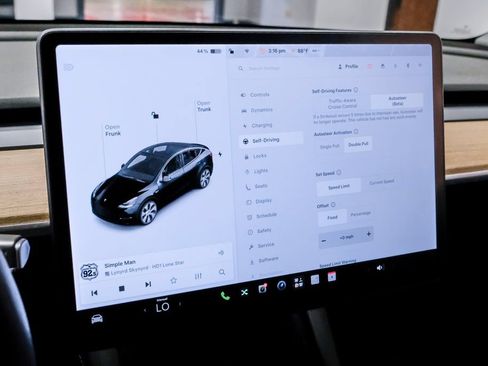Used 2021 Tesla Model Y Long Range AWD/4WD image 28