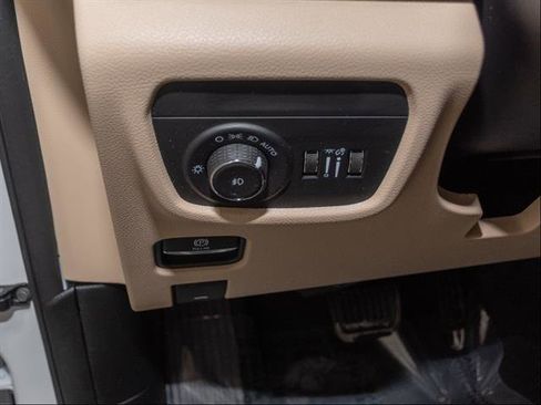 Used 2025 Jeep Grand Cherokee Limited w/ Trailer Tow Package image 11