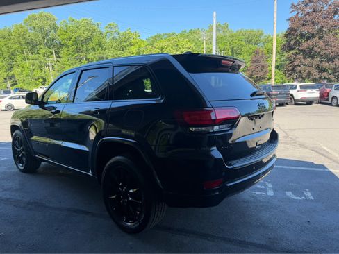 Used 2018 Jeep Grand Cherokee Altitude AWD/4WD image 6