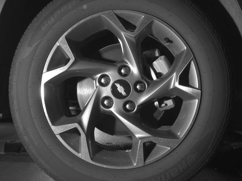 Used 2025 Chevrolet Trax LT FWD image 16