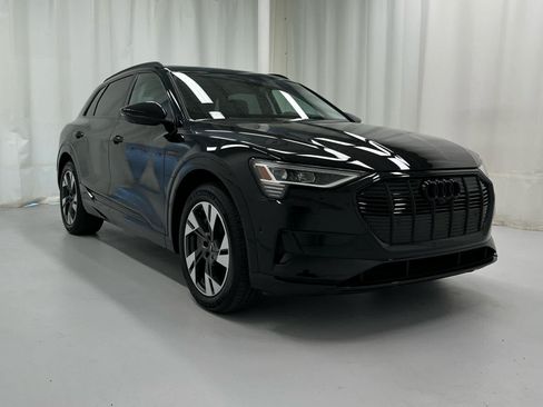 Used 2023 Audi e-tron Premium AWD/4WD image 1