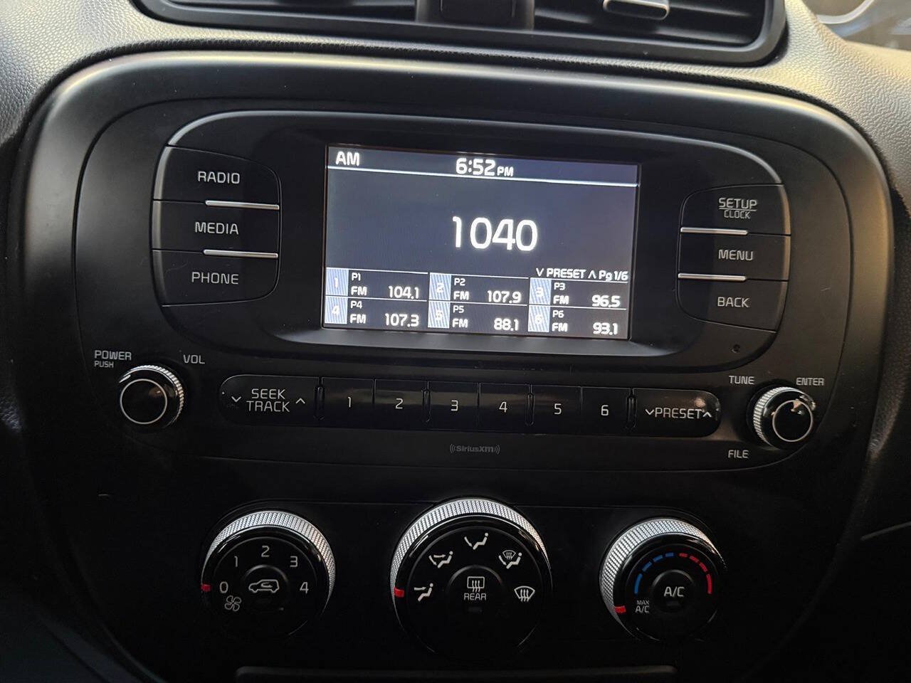 Used 2017 Kia Soul FWD image 19