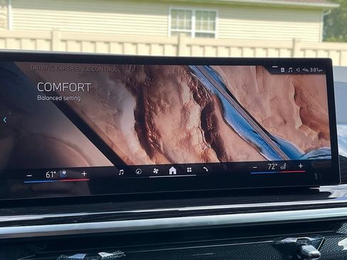 Used 2027 BMW X7 xDrive40i w/ M Sport Package AWD/4WD image 43