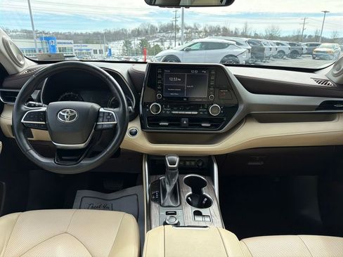 Used 2021 Toyota Highlander Limited image 13