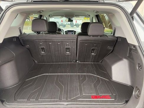 Used 2023 GMC Terrain SLE w/ Driver Convenience Package image 9