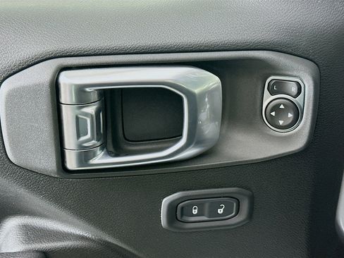 Used 2023 Jeep Wrangler Unlimited w/ 8.4" Radio Group image 15