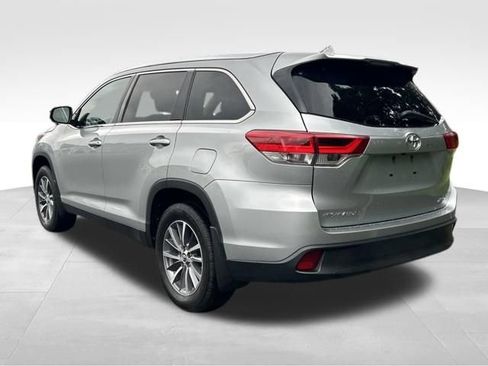 Used 2019 Toyota Highlander XLE AWD/4WD image 3